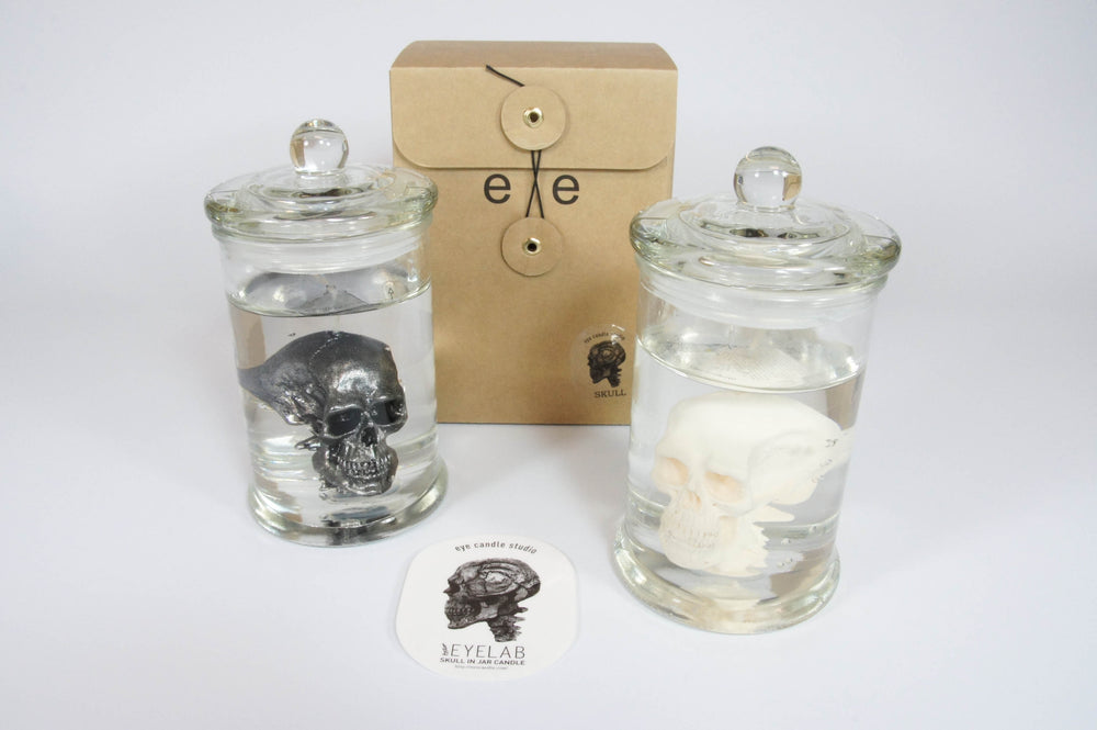 Skull in Jar Candle: Black / Scent: Mint + Fern